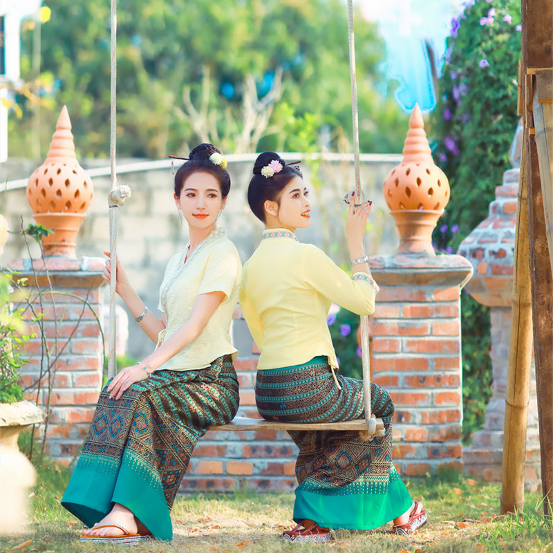 ملابس داي تايلاندية صفراء فاتح - مراجعة Thai Silk Blouse وسعره